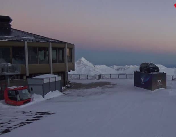 İsviçre Saas-Fee Kayak Merkezi Canlı izle